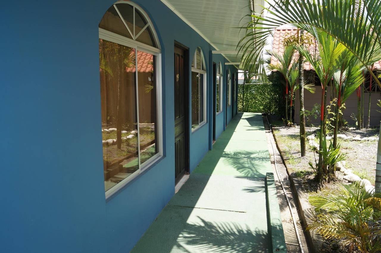 Hotel y Cabinas del Trópico Guápiles Exterior foto